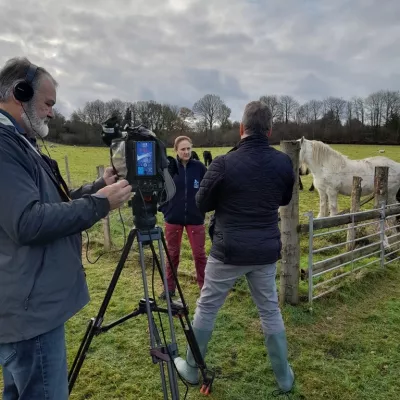 Alison Ruyter in front of camera.