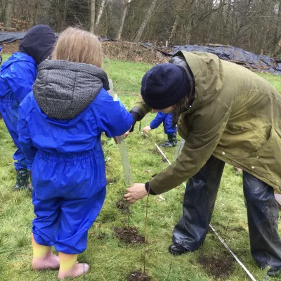 Hedge planting with primary schools Lynsted Kitchen Gardens.